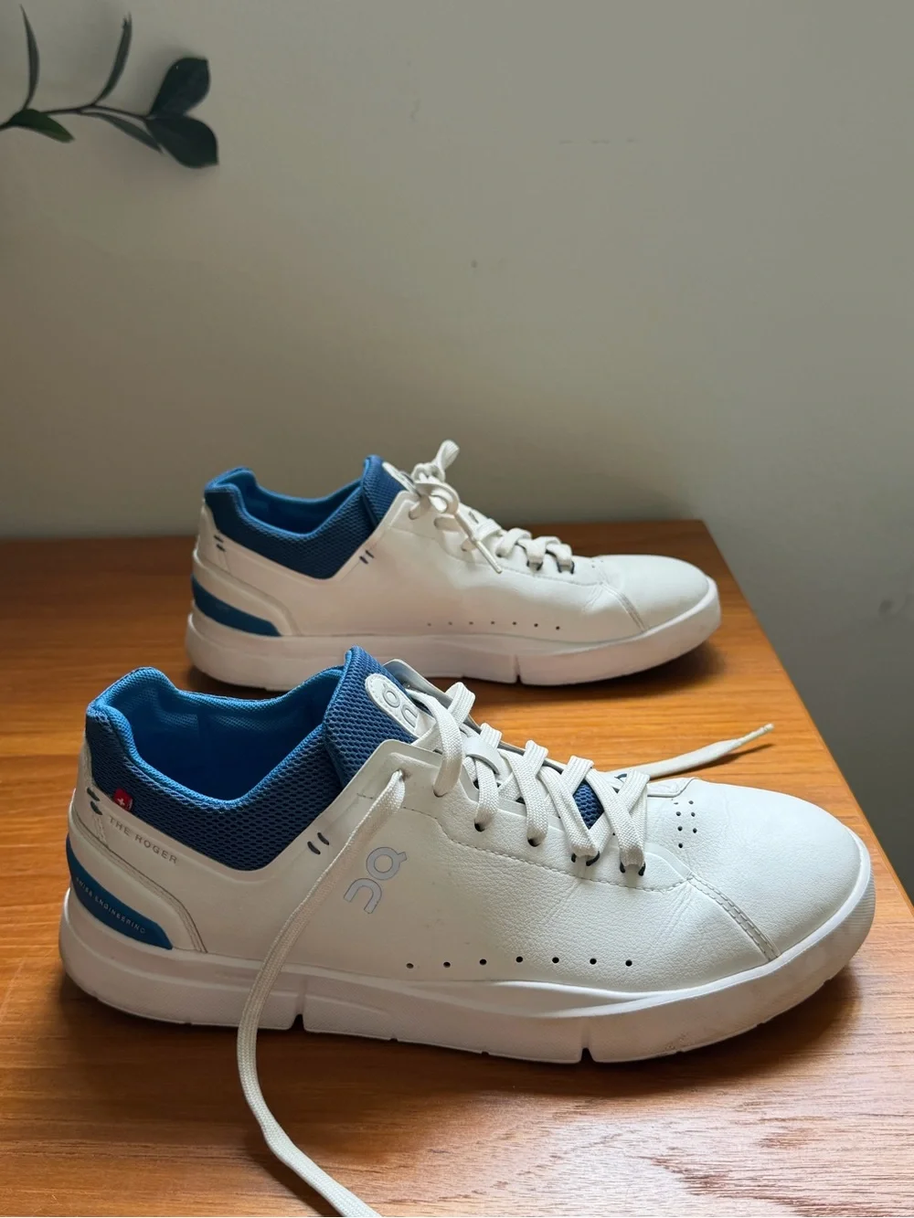 On Cloud The Roger Advantage Running White & Blue Sneakers – Men’s US 8 / EU 41